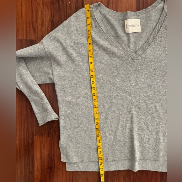 Lucky Brand Women's Gray V-Neck Sweater - Picture 4 of 8